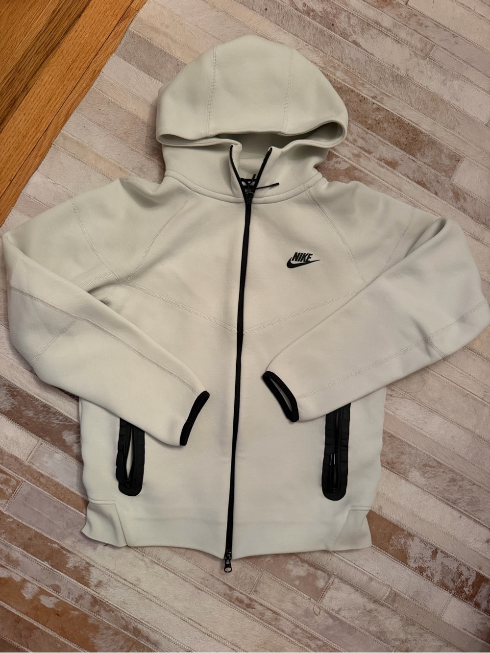 Nike Sportswear Tech Fleece Windrunner Full-Zip Hoodie Black and white/cream